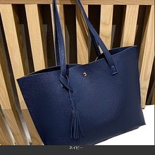 画像をギャラリービューアに読み込む, トートバッグ レディース a4 通勤 大容量 防水 PVレザー 軽量 軽い おしゃれ 肩掛け 黒 仕切り かわいい 通学